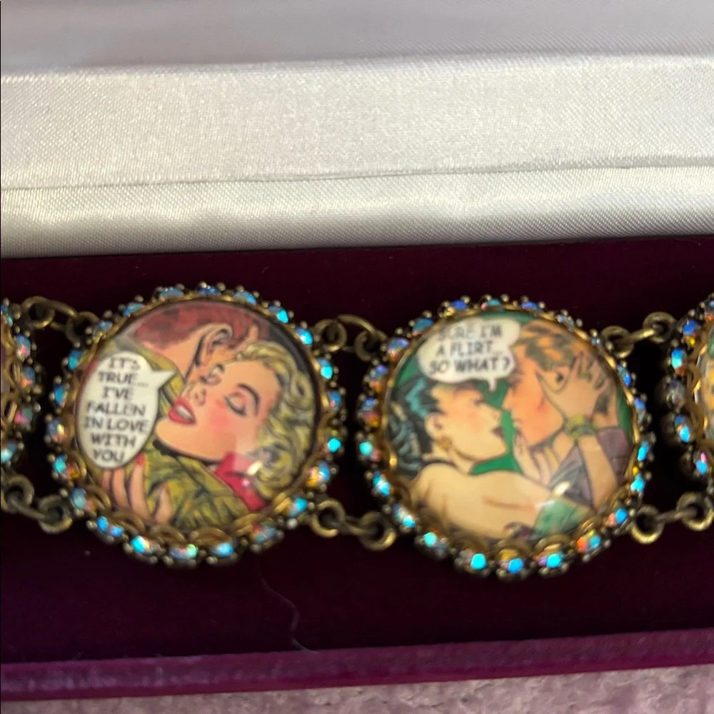 NIB Comic Drama Novelty Bracelet